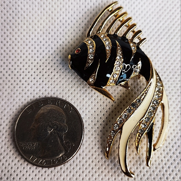 Enamel Angel Fantailed Fish Gold Tone Vintage Enamel Red Crystal Eyes Brooch - Picture 3 of 6